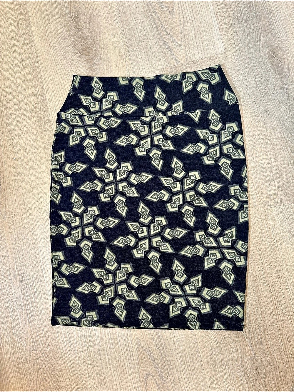 LuLaRoe Geometric Pencil Skirt in Black & Green Size Large